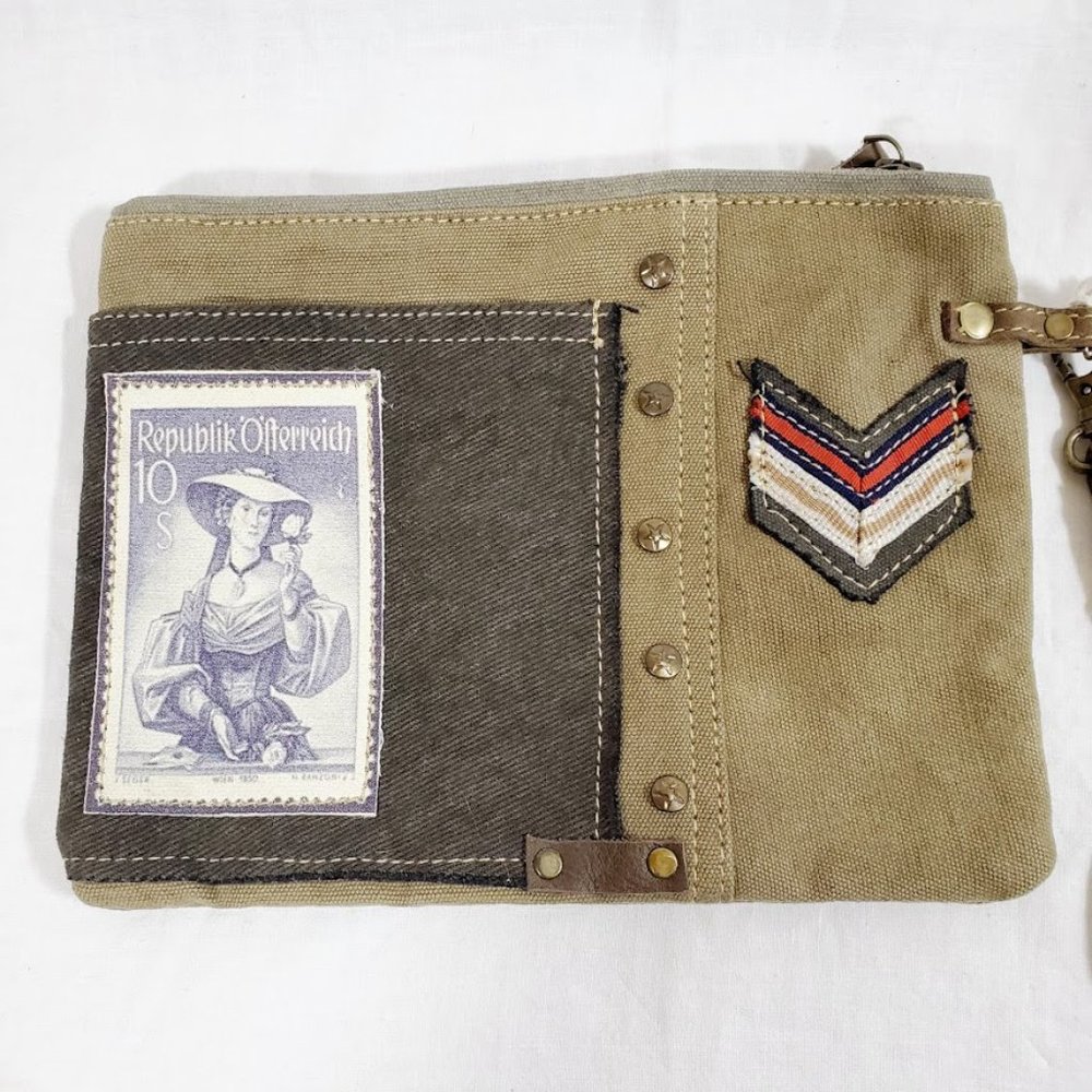 Chloe & Lex Upcycled Wristlet Bag NWT Vintage Look - Picture 2 of 3
